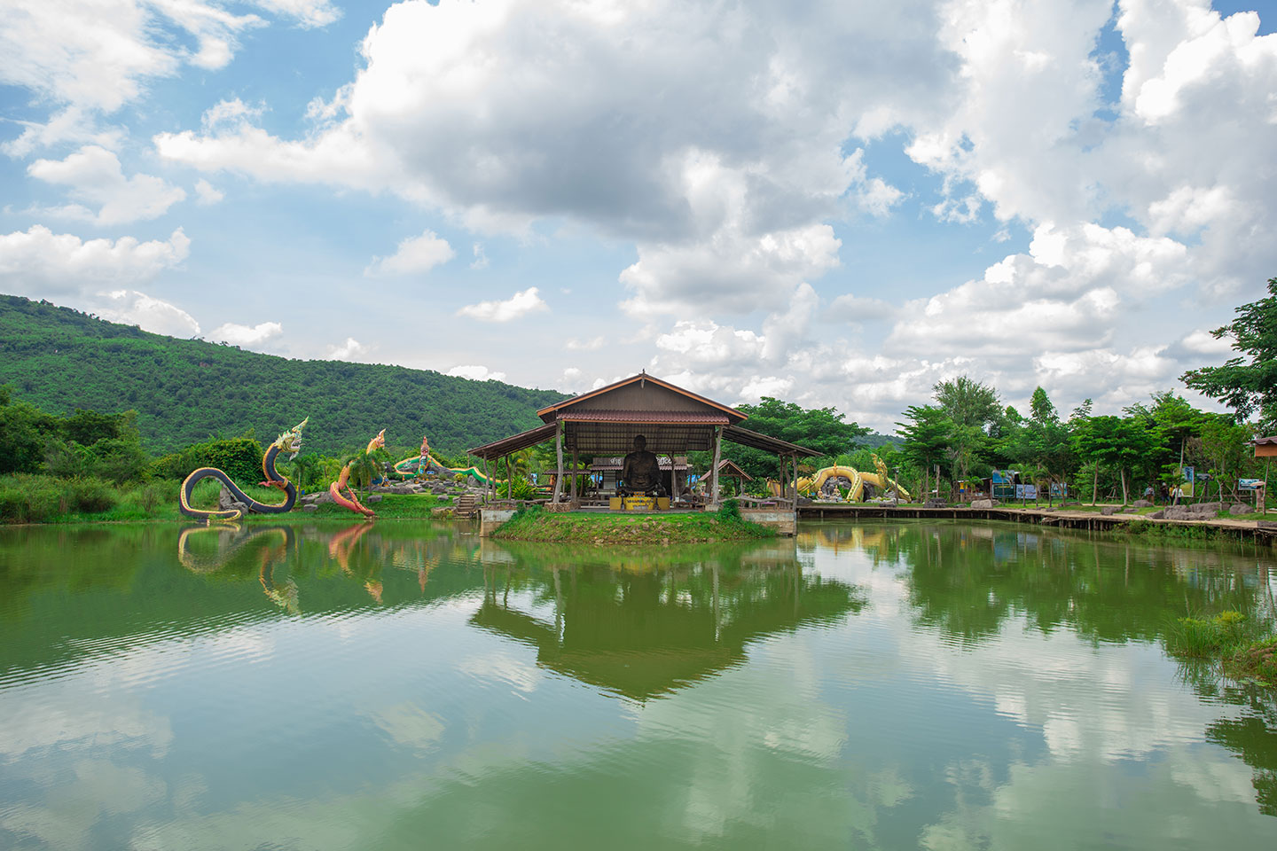 พุทธอุทยานหลวงปู่สด วังพญานาค 4 ตระกูล